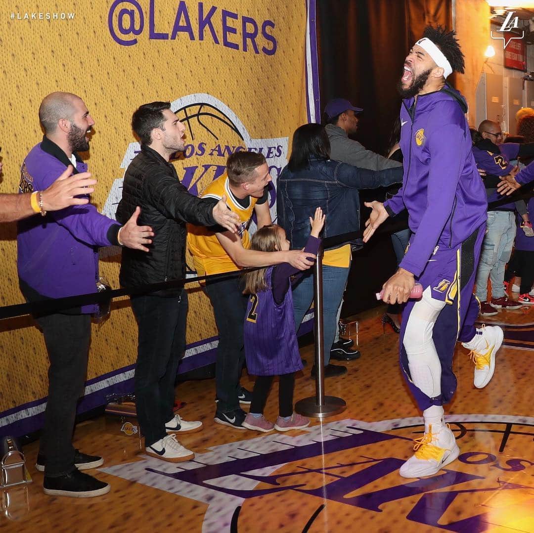Los Angeles Lakersさんのインスタグラム写真 - (Los Angeles LakersInstagram)「Spread the energy!」4月5日 11時22分 - lakers