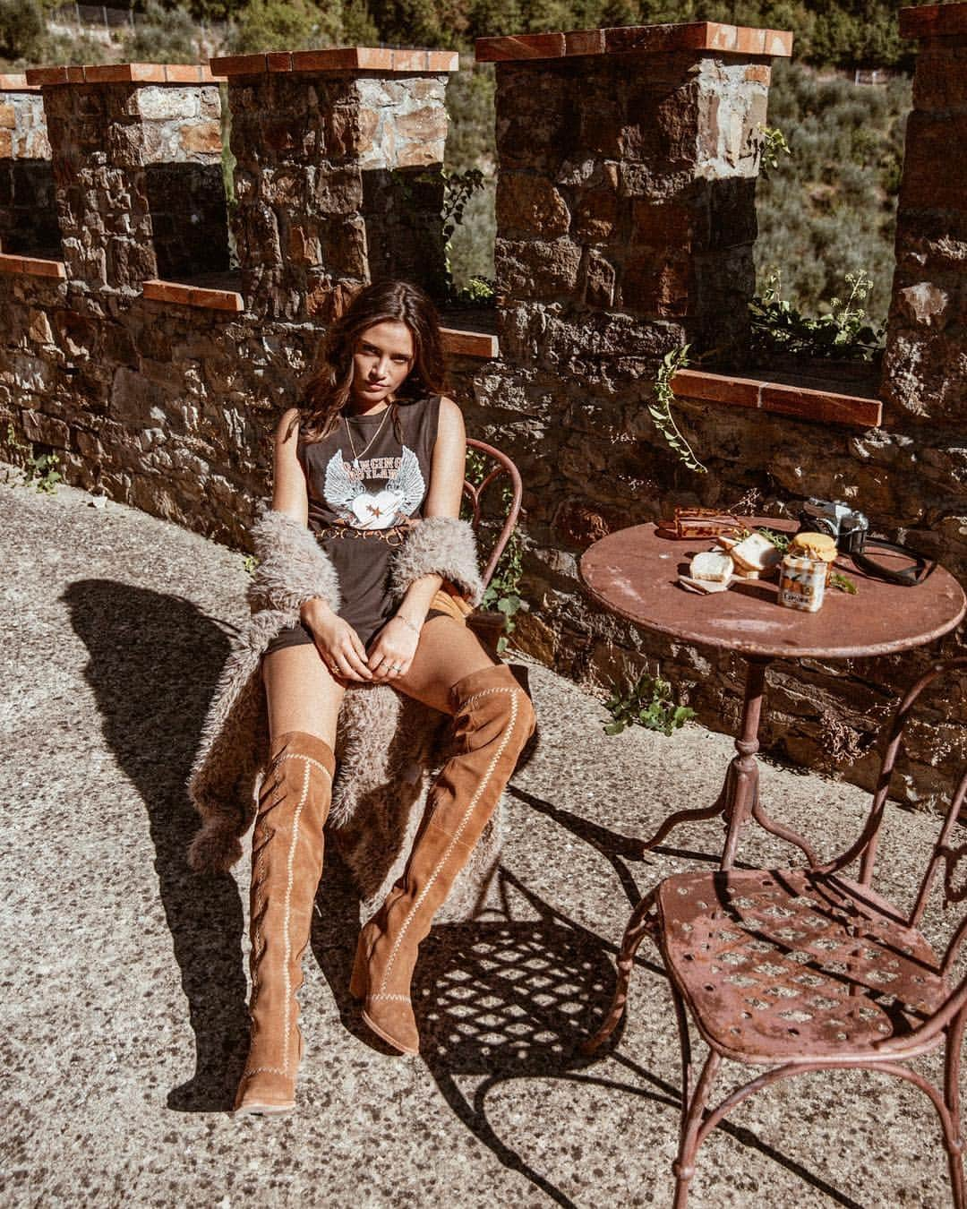 SPELLさんのインスタグラム写真 - (SPELLInstagram)「Casual rooftop hangs in Florence 🍇 @lauren.magdalena in our Dancing Outlaw Organic Tee Dress 🌾」4月5日 11時15分 - spell