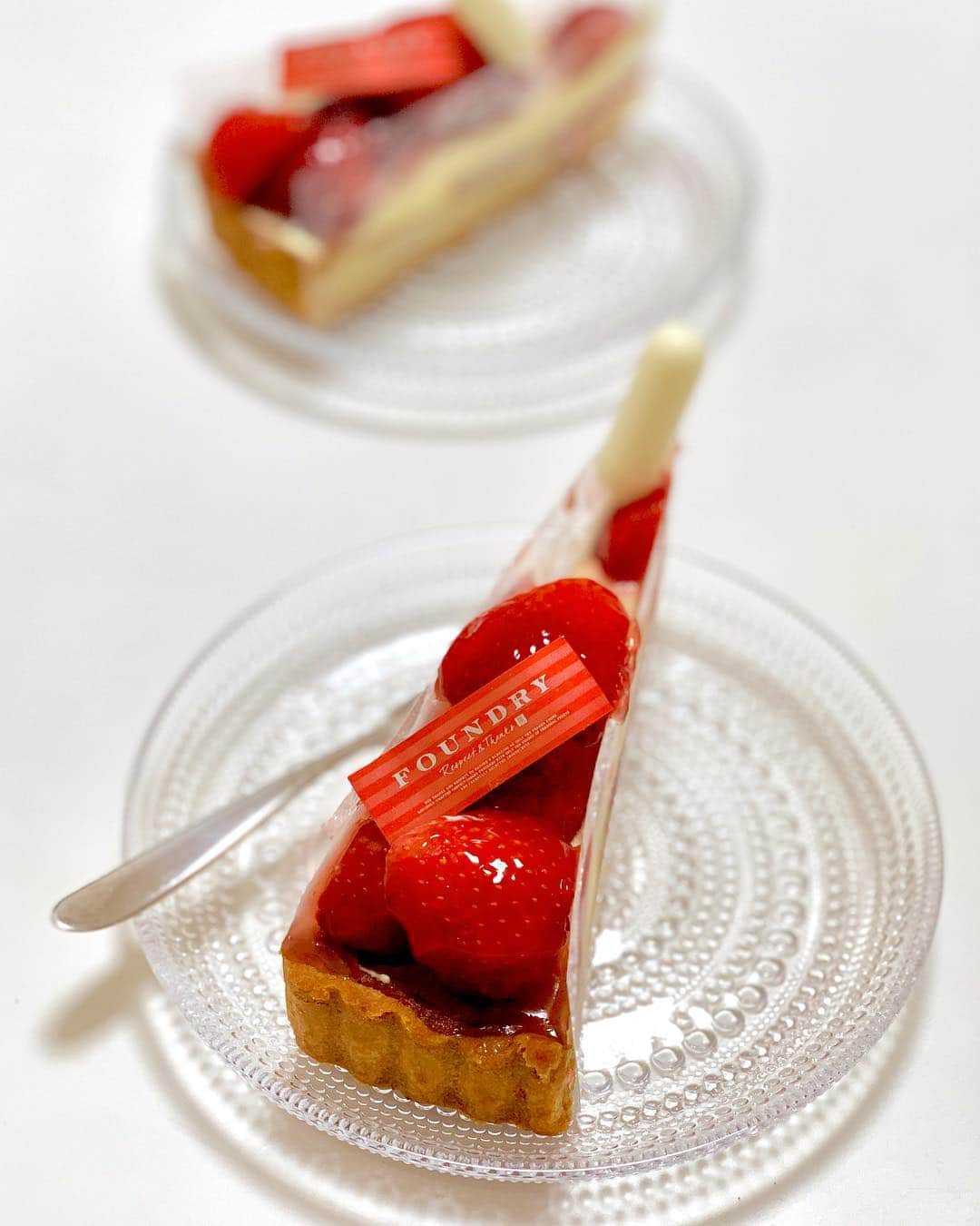 吉村優さんのインスタグラム写真 - (吉村優Instagram)「ポカポカ🌸陽気🐝♡ * ようやく春らしい気候で 季節の食べ物も美味しい😘ので 最近のイチゴちゃんたち🍓♡ * 今日もAbema担当で〜す🙋🏼‍♀️ * #いちご #strawberry #sweets #スイーツ #cake  #ケーキ #春 #春の味覚 #旬 #art #sanmi」4月5日 11時30分 - yuyoshimura87