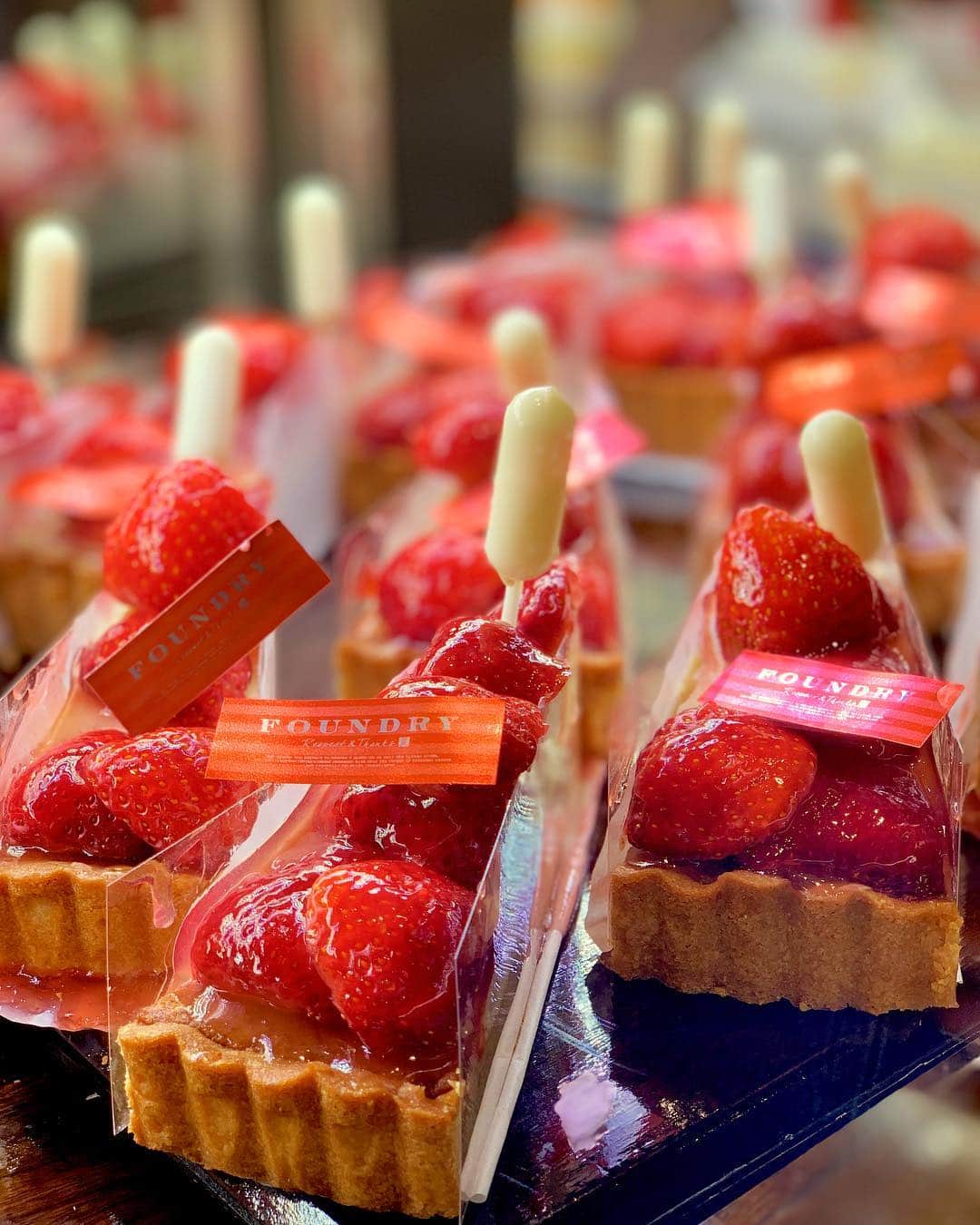 吉村優さんのインスタグラム写真 - (吉村優Instagram)「ポカポカ🌸陽気🐝♡ * ようやく春らしい気候で 季節の食べ物も美味しい😘ので 最近のイチゴちゃんたち🍓♡ * 今日もAbema担当で〜す🙋🏼‍♀️ * #いちご #strawberry #sweets #スイーツ #cake  #ケーキ #春 #春の味覚 #旬 #art #sanmi」4月5日 11時30分 - yuyoshimura87