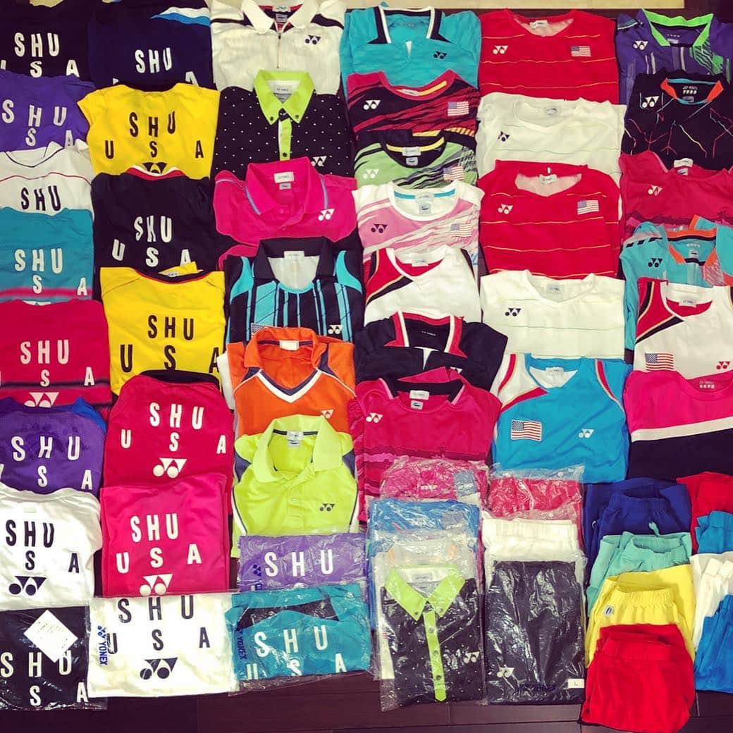 ハワード・シューのインスタグラム：「🚨 GIVEAWAY ALERT 🚨Hi everyone! I recently did some Spring Cleaning and realized how much stuff I have accumulated over the years. SO, I am giving away not only a jersey but ALSO a pair of my game worn Shb 03Z white sneakers. That’s right winner will get a pair of shoes AND an authentic Yonex jersey. Drawing will be on 4/12 Friday next week and you will get to pick any jersey color!  Here’s how to enter: 1️⃣ Like this post 2️⃣ Follow @shusonmyfeet 3️⃣ Tag a friend Enter as many times as you want. More tags = more entries.  This #giveaway is not sponsored by Instagram. A winner will be chosen at random and DM’d. Good luck!!」