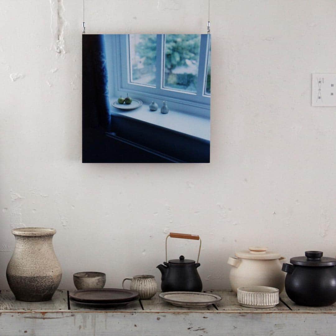 手紙社さんのインスタグラム写真 - (手紙社Instagram)「【「農園の手紙舎」に小谷田潤の器がやってくる！ ＊4/6（土）は予約不要】 今週末の土曜日、手紙社の新しいお店「農園の手紙舎」にて1日限りで開催する、ちょっとした（とはいえ実に豪華な）イベントには、陶芸家・小谷田潤さんが出店いたします。 ・ ◎出店者 atelier coin／CO + FE／小谷田 潤／高旗将雄 ・ “農園”のある立川からそう離れていない八王子に窯を構える小谷田さんが、この日のために準備しているのは約50点の焼きたて作品。できるだけ種類を揃えてお持ちくださるようなので、出店ブースは見応えのあるスタートとなりそうです。個展はもとより、もみじ市や豆皿市でも人気筆頭の作り手である小谷田さんの器。ひとつ自宅に迎え入れる絶好のチャンスかもしれません！ ・ 【開催概要】 開催日：2019年4月6日（土） 開催時間：10:00〜16:00　 会場：農園の手紙舎テラス 東京都立川市西砂町5-6-2 鈴木農園内 tel 042-506-8500 ・ 詳しくは▶︎プロフィールページのリンク「手紙社公式webサイト」NEWS & TOPICS 内「農園の手紙舎で1日だけの特別なマルシェを開催！　4/6（土）」へ #手紙舎 #手紙社 #農園の手紙舎 #立川 #鈴木農園 #かいじゅう屋 #ateliercoin #小谷田潤 #CO+FE #高旗将雄 #アンリロ #ひだまり商店 #note:」4月5日 11時32分 - tegamisha