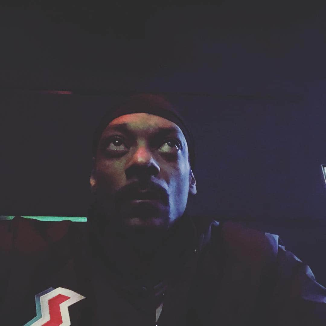 スヌープ・ドッグさんのインスタグラム写真 - (スヌープ・ドッグInstagram)「🕊🙏🏽💙」4月5日 11時35分 - snoopdogg