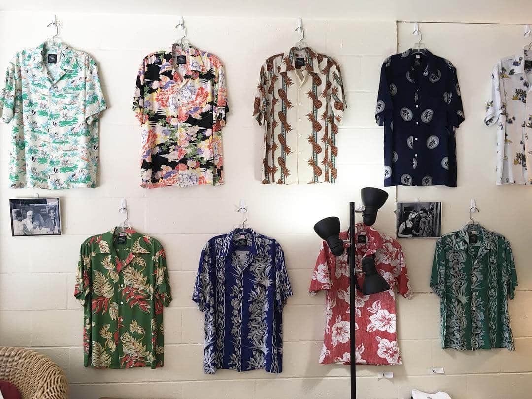 渡辺佳代子さんのインスタグラム写真 - (渡辺佳代子Instagram)「お土産にアロハシャツ。 ・ ・ @otonamuse  #オトナミューズ  #konabayhawaii」4月5日 11時50分 - kayoko_watanabe