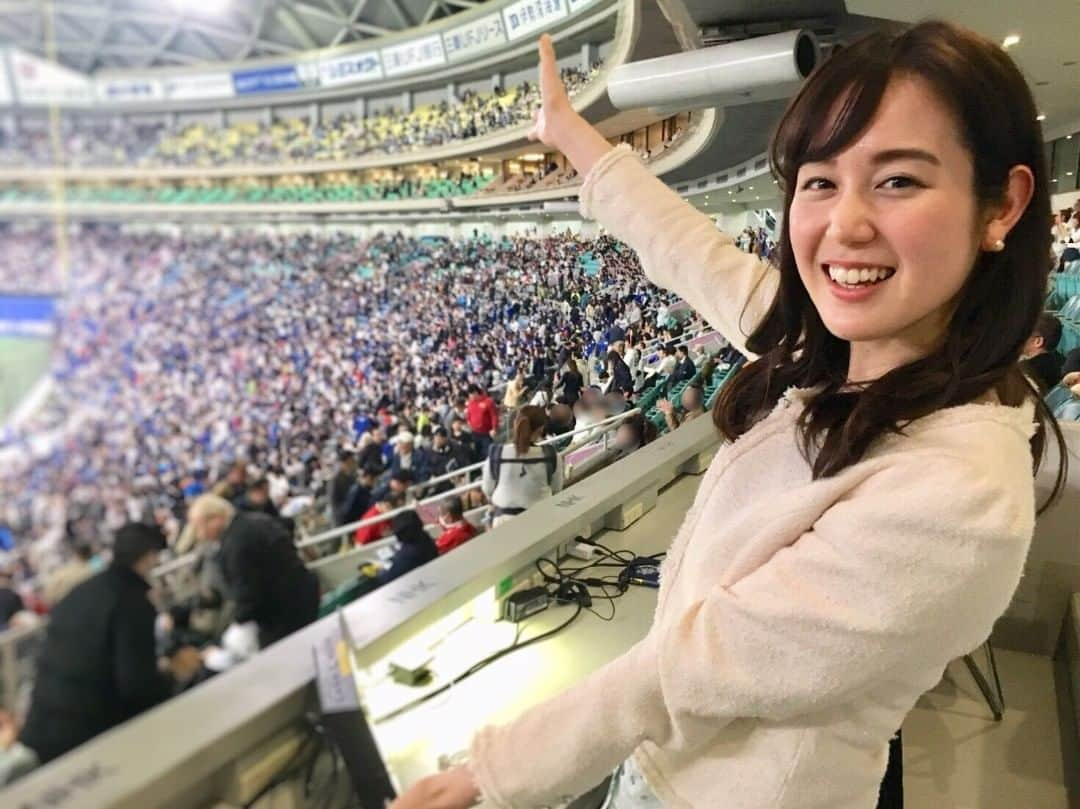 宮武紗里さんのインスタグラム写真 - (宮武紗里Instagram)「地元開幕カード、見事勝ち越しました⚾️ しかもカープ相手ですよ！嬉しすぎる😭  平日にもかかわらず、こんなにたくさんのファンが駆けつけたナゴヤドーム🙏  今シーズンは最後までわからない試合が続いていて、ドキドキしますが楽しませてもらっています✨  笑顔の多いシーズンになりますように☺️☺️☺️ ・ #ドラゴンズ  #カープ  #開幕戦 #ナゴヤドーム  #勝利 #東海テレビ #アナウンサー #宮武紗里」4月5日 11時54分 - sari_miyatake