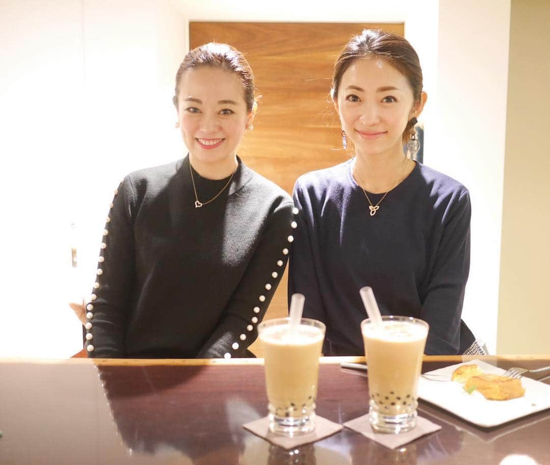 沢瀉美緒さんのインスタグラム写真 - (沢瀉美緒Instagram)「※ Last weekend with @izumikimoto . 出張続きで久しぶりに 東京でのおやすみでした✨ . 束の間だったけど、泉ちゃんと 姪っ子ちゃんと3人でお茶🍃 . はじめてのタピオカと はじめてのミルクティー？を 体験した姪っ子ちゃん 可愛かったなぁ💛 . . #salondetheluvond #サロンドテラヴォンド #癒しの場所 #relax #friends #友達」4月5日 12時05分 - mio_omodaka