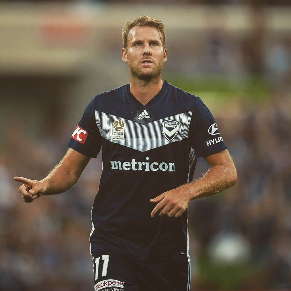 オラ・トイヴォネンさんのインスタグラム写真 - (オラ・トイヴォネンInstagram)「Ready for tomorrow’s game in Sydney 🔵⚪️」4月5日 12時00分 - olatoivonen20