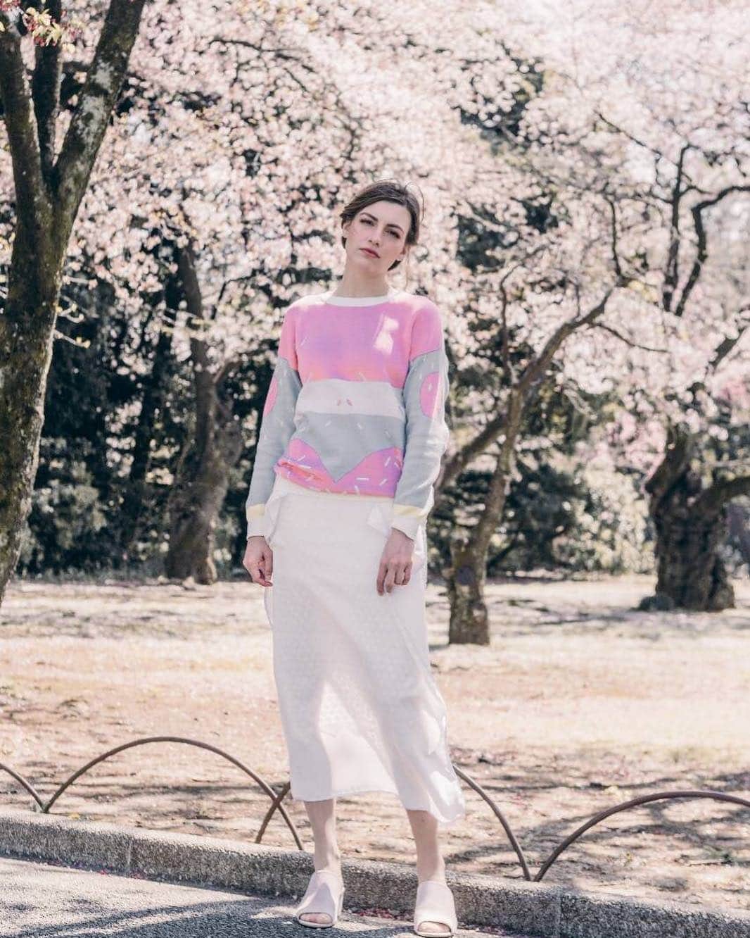 玲奈マリーのインスタグラム：「去年の撮影だよん🌸🌝🌸 . . . . . . . #モデル #春 #桜 #撮影 #ファッション #ファッションモデル #去年 #新宿御苑 #アパレル #ファッションブランド #サロンモデル  #撮影モデル #ランウェイモデル #アート #ピンク #オシャレ #mixedmodel #sakura #cherryblossom #photography #tokyomodel #indonesianfashion #photoshoot #spring」