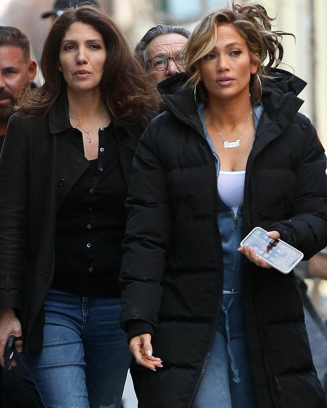 Just Jaredさんのインスタグラム写真 - (Just JaredInstagram)「@jlo is joined by her sister Lynda Lopez on set of “Hustlers!” #JenniferLopez #Hustlers Photo: Splash」4月5日 12時03分 - justjared