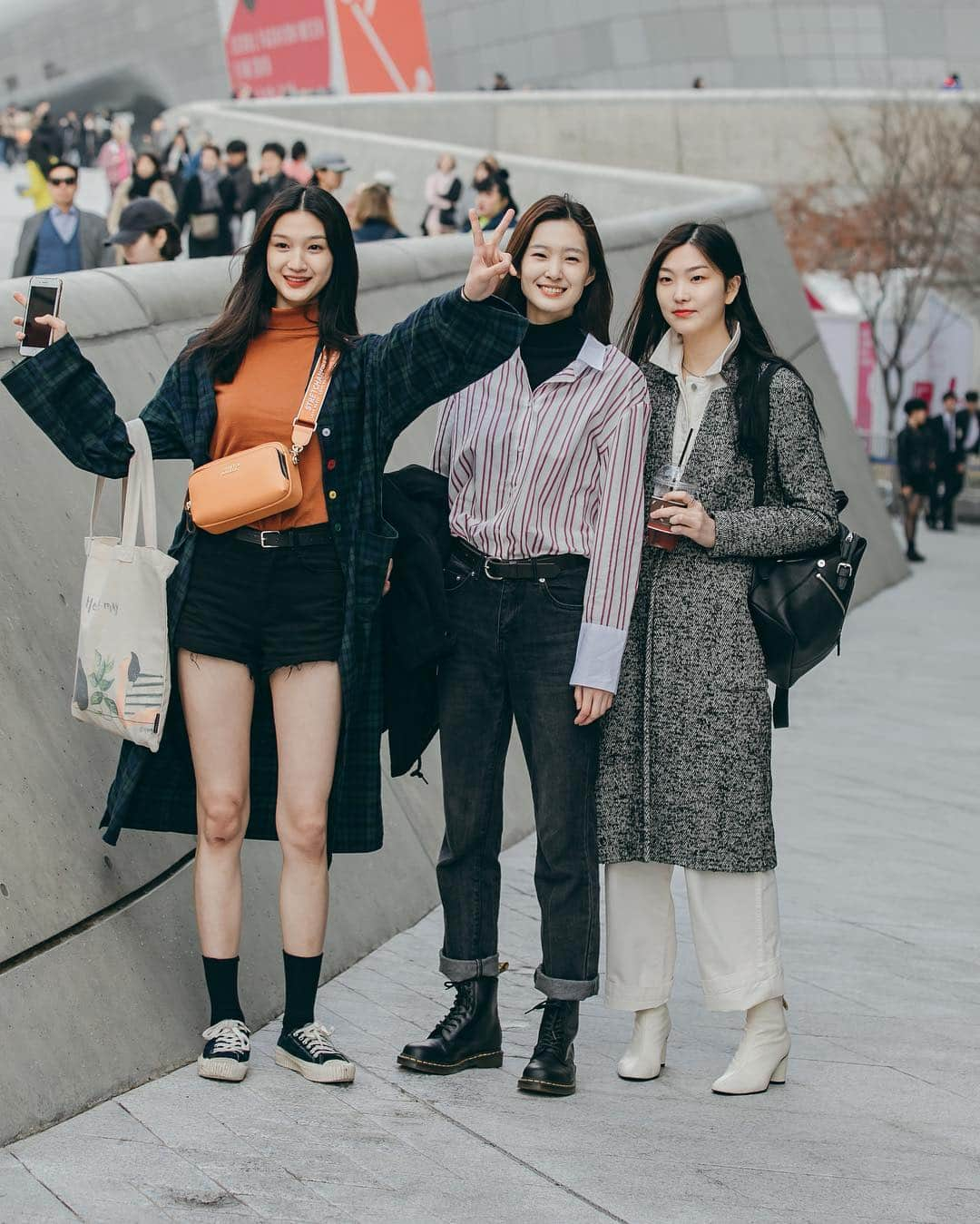 가로수길 , Seoulさんのインスタグラム写真 - (가로수길 , SeoulInstagram)「Seoul Street Fashion Style 📸 @jaylim1 💥💥 모델 하나령,서현님 . . #写真 #モデル #フィルム #ファッション #フォトグラファー #ストリートファッション #파리 #東京 #서울패션위크 #sfw #오오티디 #nyc #london #패션스타그램 #newyork #nyfw #셀카 #portrait #seoulFashionWeek #street #streetfashion #streetphoto #가로수길 #이태원 #사진 #스트릿패션 #모델 #tokyo #nyfw #pfw」4月5日 12時14分 - jaylim1