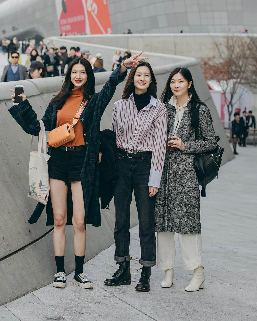 가로수길 , Seoulさんのインスタグラム写真 - (가로수길 , SeoulInstagram)「Seoul Street Fashion Style 📸 @jaylim1 💥💥 모델 하나령,서현님 . . #写真 #モデル #フィルム #ファッション #フォトグラファー #ストリートファッション #파리 #東京 #서울패션위크 #sfw #오오티디 #nyc #london #패션스타그램 #newyork #nyfw #셀카 #portrait #seoulFashionWeek #street #streetfashion #streetphoto #가로수길 #이태원 #사진 #스트릿패션 #모델 #tokyo #nyfw #pfw」4月5日 12時14分 - jaylim1