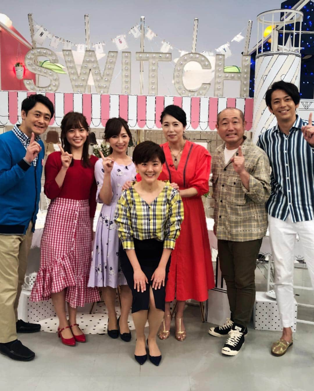 高橋ひとみさんのインスタグラム写真 - (高橋ひとみInstagram)「今日も  東海テレビ「スイッチ！」をご覧いただきまして  ありがとうございました😊  セットもリニューアルいたしました🎵  ウキウキ🌸 #藤本晶子アナウンサー  #速水里彩アナウンサー  #森夏実アナウンサー  #吉田ジョージ さん  #ずんヤスさん  #敦士さん」4月5日 12時08分 - hitomi_momoe