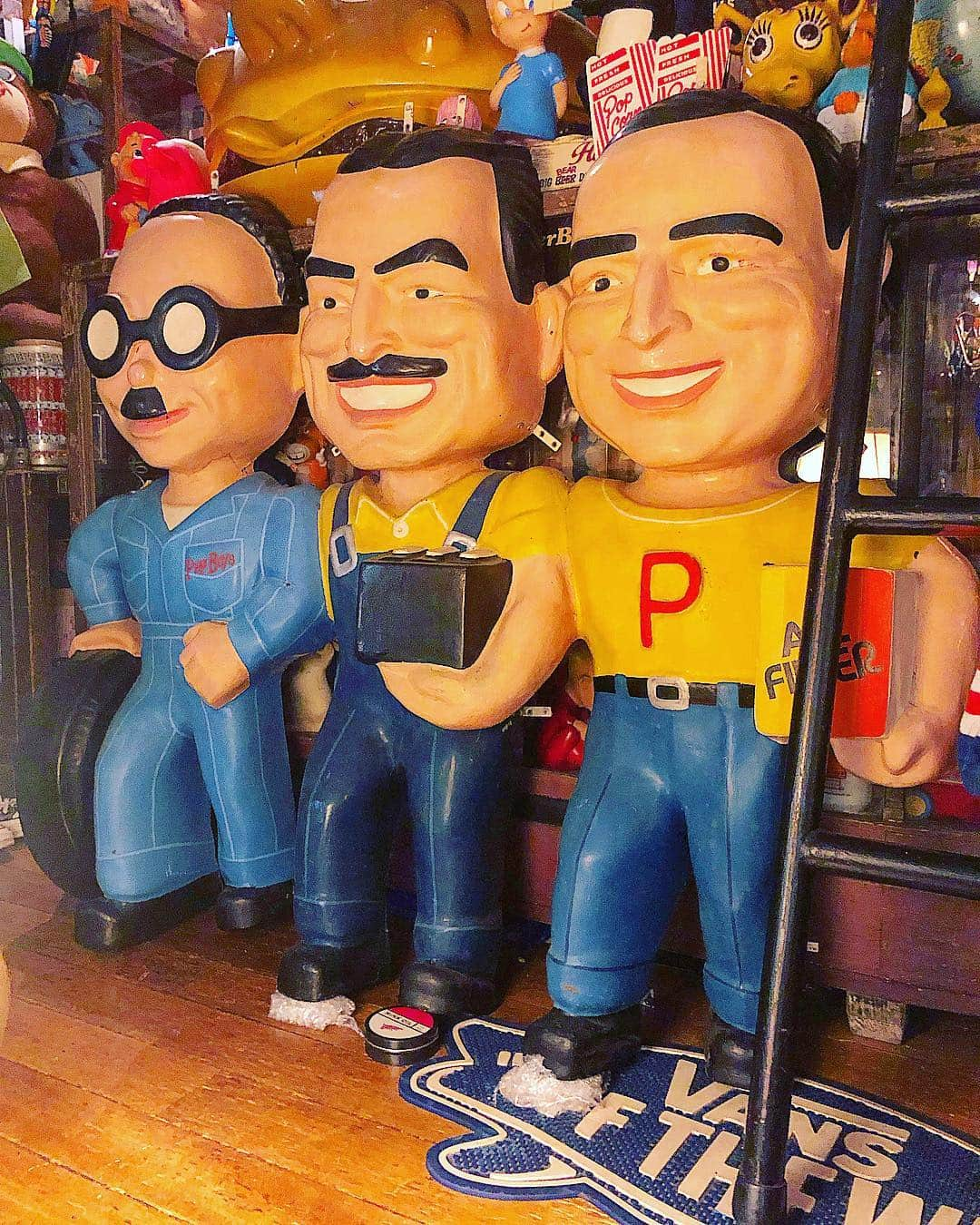 大川知英さんのインスタグラム写真 - (大川知英Instagram)「60's PEP BOY'S STORE DISPLAY🇺🇸 Special Cool な奴らが入居した🚬 女にはモテない部屋レベルUP⤴︎👨🏽‍✈️ #pepboys#storedisplay #60s #vintage#usa#specialcool #男部屋#最高#amecajiboys  #takatsubase」4月5日 12時09分 - zupposi_swamp