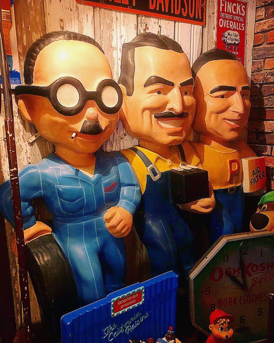 大川知英のインスタグラム：「60's PEP BOY'S STORE DISPLAY🇺🇸 Special Cool な奴らが入居した🚬 女にはモテない部屋レベルUP⤴︎👨🏽‍✈️ #pepboys#storedisplay #60s #vintage#usa#specialcool #男部屋#最高#amecajiboys  #takatsubase」