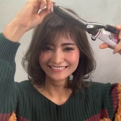 のインスタグラム：「✔style by  @yu_kihair ✔model by @hys__maki 【 #ALBUM動画_スタイリング_セルフ】 ↑別パターンはこちら↑ . cut + color ¥3,500~ double color ¥8,000~ treatment ¥2,000~ etc... ※店舗により料金が異なります。 . . 前髪の流し方 . コーム で気合いで、曲げる！！笑 . . こちらのスタイルは 銀座店の伊藤 佑記（ @yu_kihair ） が担当いたしました！ . 何かご不明点がございましたら お気軽にコメントください。 . 担当スタイリストからも コメントいたします！ . ALBUM（ @album_hair ） . . TV、CM、映画、広告、タレント、 ミュージシャン、雑誌、ブライダルなどの ヘアメイクも承っております。 . 【お問い合わせ先】 ALBUM OFFICE TEL / ‪03-6712-5547‬ FAX / ‪03-6712-5548‬ MAIL / info@album-hair.com . . . #ボブ #ショート #アイロン #美容室 #ヘアスタイル #ヘアセット #スタイリング #カラー #ハイライト #グレージュ #外国人風カラー #ハイライトカラー #前髪 #外国人風 #インサ#美容師 #髮型 #髮型師 #髮型設計#攝影 #染髮 #发型 #護髮 #日系髮型#ทรงผม #헤어 #염색 #단발머리 #haircolor」