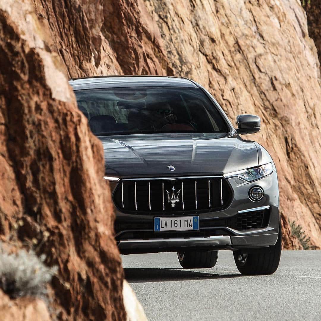Maserati Japan | マセラティ ジャパンのインスタグラム：「アグレッシブなデザインから溢れ出るレヴァンテのパワー。ラグジュアリーでありながら、よりダイナミックなドライブを体感いただけます。 #Maserati #マセラティ  #MaseratiJapan #マセラティジャパン #Levante #レヴァンテ」