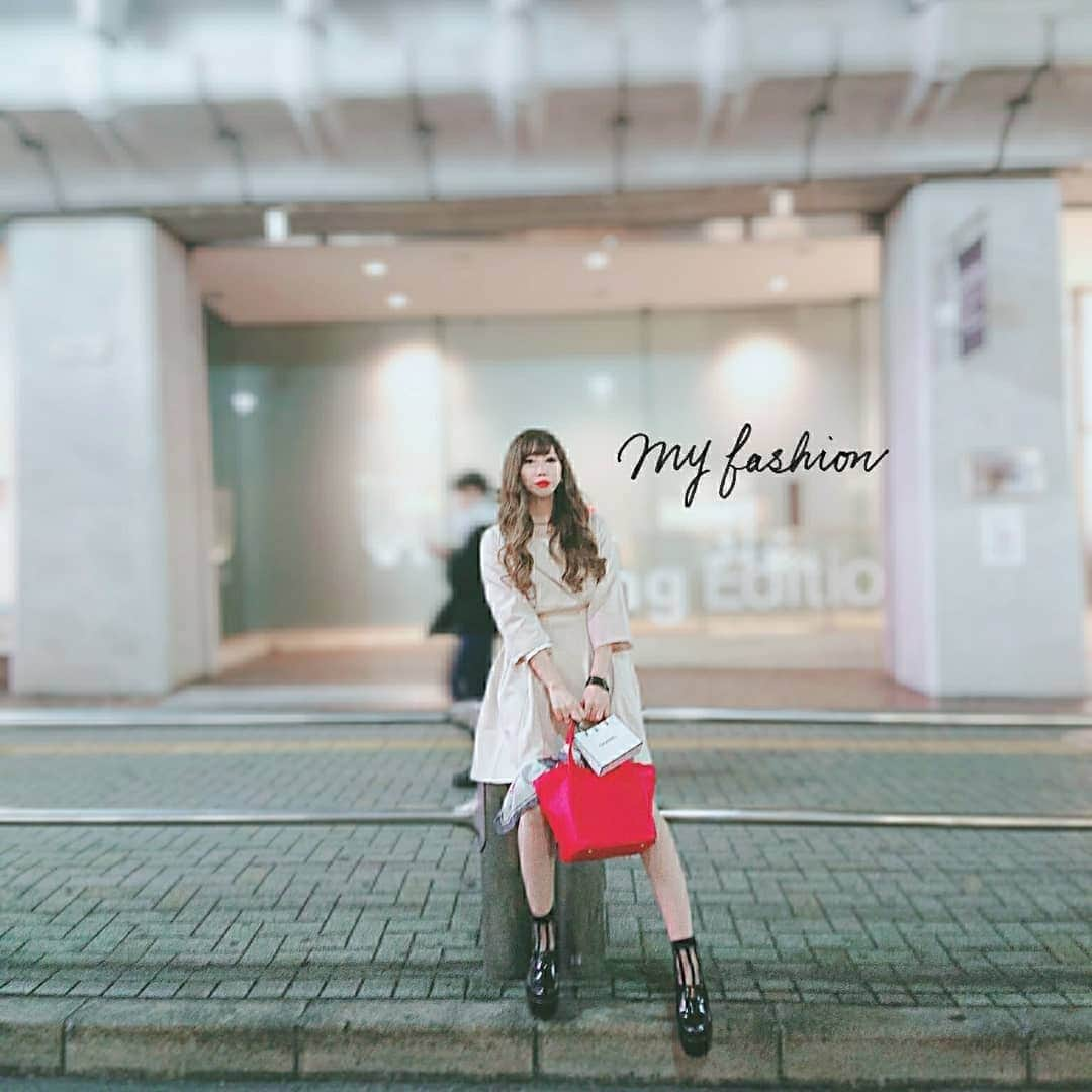 西内みなみさんのインスタグラム写真 - (西内みなみInstagram)「@rucia.omotesando で パワーライトフェイシャル受けてきた💘 花粉でお肌やられてたから、 生き返ったよ\\(◡̈)/♥︎ ありがとうございます💘 . 昨日は1年ぶりのお友達とlunch ︎☺︎ もう美的から1年なんて考えられない😇 時が経つのは早いね、、 色々お勉強になった🙌🏻💕 またあそぼーね💋 . ワンピースは @holidayandholiday_official の🤭 やっと暖かくなって嬉しい🌸🌸 #lunch #渋谷 #渋谷カフェ #表参道脱毛サロンルキア #脱毛専門家 #コーディネート #韓国ファッション #韓国 #한국 #귀여워 #春コーデ #みなみコーデ」4月5日 12時12分 - miiiiiiu3u6