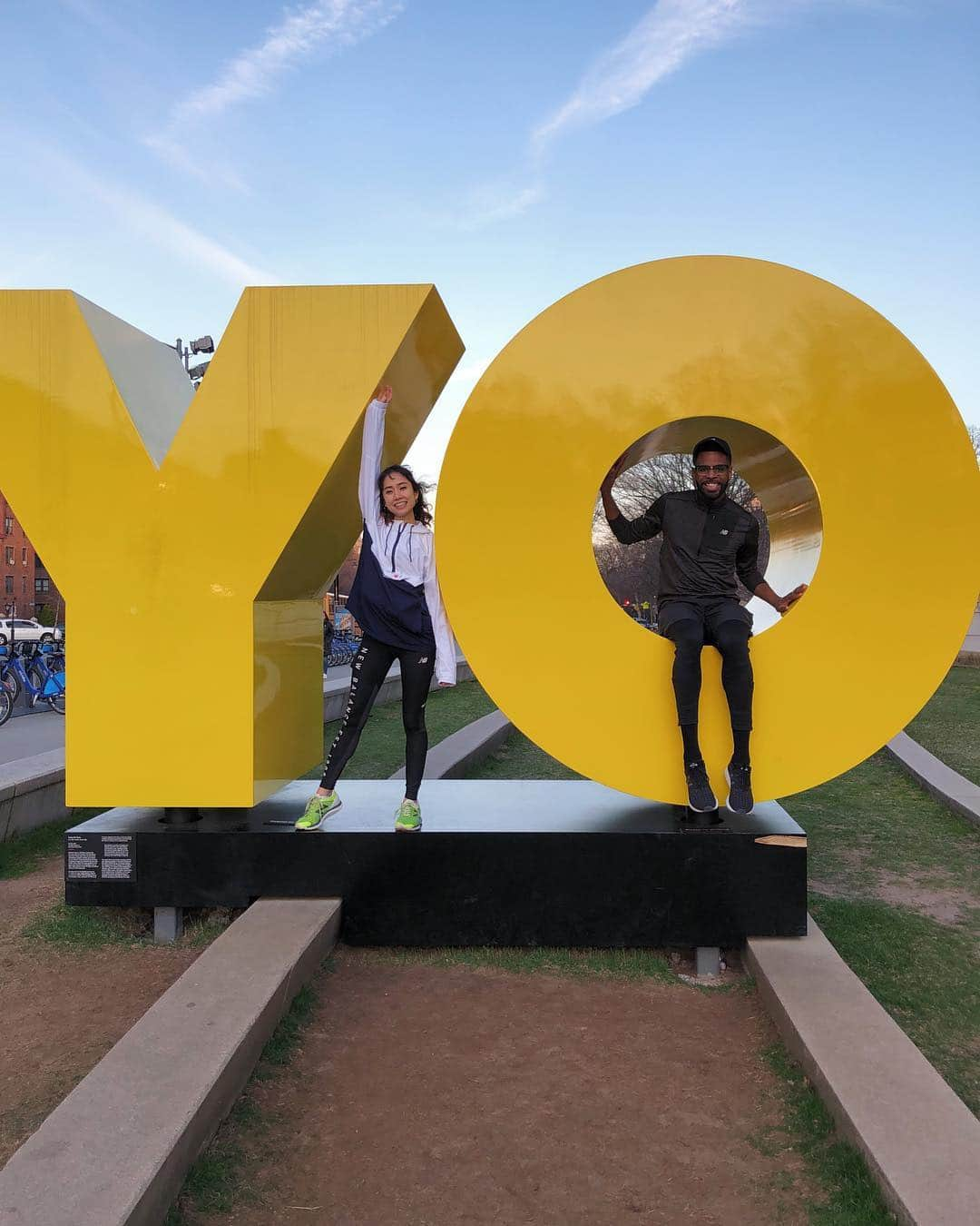 ベイカー恵利沙さんのインスタグラム写真 - (ベイカー恵利沙Instagram)「This is how we spent our perfect day 🏃🏻‍♀️🏃🏾‍♂️💜 Ran to the Brooklyn Museum for the Frida Kahlo exhibition.  走りに行くんじゃなくて、 走っていく😊 ご近所の仲良しのお友達と待ち合わせて、 ブルックリンミュージアムまで走って、 時間までプロスペクトパークを一周して、 開催中のフリーダカーロ展を見て、帰ってご飯つくって映画見た🎞 お休みの予定のなかにランがある、のが好き♡ わたし164cmなんだけど、アメリカだとちびっ子で、どこにいても小さく感じる🥰届かないの、🥰(写真4枚目) #newbalance #newbalancejapan」4月5日 12時15分 - bakerelisa