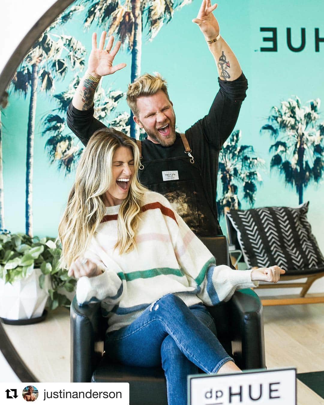 エリン・アンドリューズのインスタグラム：「I LOVE YOU MORE @justinanderson #Repost @justinanderson  i ♥️ u @erinandrews (erin and i are inviting someone to come to BH 🌴 and get their hair done at the #dphuehouse and hang with us- check @dphue to enter to win)」