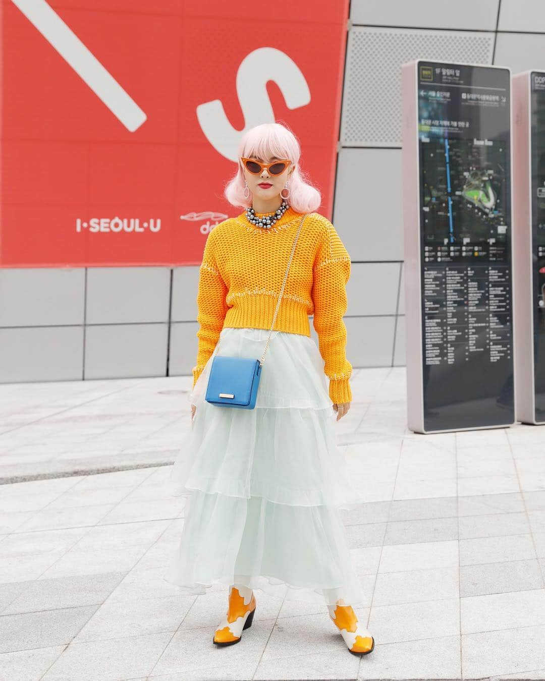 Droptokyoさんのインスタグラム写真 - (DroptokyoInstagram)「KOREA STREET SNAP @drop_korea  #streetstyle#droptokyo#streetscene#streetfashion#streetwear#streetculture#fashion#shibuya#film#korea#서울패션위크#sfw#오오티디#패션스타그램#morethandope #portrait#seoulFashionWeek#가로수길#이태원#사진  Photography: @yuri_horie_」4月5日 12時24分 - drop_tokyo