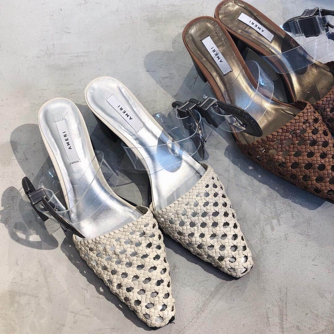 Ameri VINTAGE LUMINE SHINJUKUさんのインスタグラム写真 - (Ameri VINTAGE LUMINE SHINJUKUInstagram)「. 【NEW ARRIVAL】 . BRAID UPPER HEEL BRN / WHT S / M / L ¥18,500 (+tax) . バックルが目を惹く涼しげなシューズは ヒールが太く安定感があるので 高さ7㎝ありますが とても履きやすい一足です✨ . アッパー部分は柔らかい為、痛くなりにくいのもポイント。 . 是非店頭でお試しくださいませ。 . . #amerivintage #ameri #shoes #heels #spring #shinjuku #lumine2」4月5日 12時25分 - ameri_shinjuku