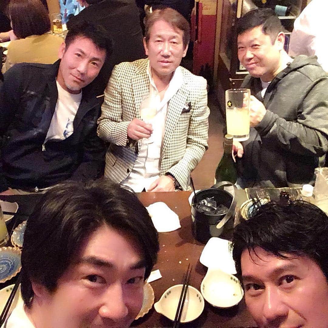 川崎麻世さんのインスタグラム写真 - (川崎麻世Instagram)「高校時代の同級生の親友、池田のバースデーを仲間達とサプライズでお祝いした🥂 やっぱ友達っていいね🤝」4月5日 12時30分 - mayokawasaki