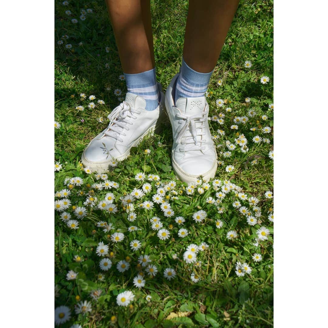 Ana Sofia Martinsさんのインスタグラム写真 - (Ana Sofia MartinsInstagram)「Footloose, kick off the Sunday shoes. #calzedonia #italianlegwear @calzedonia」4月5日 3時38分 - miss_ana_sofia