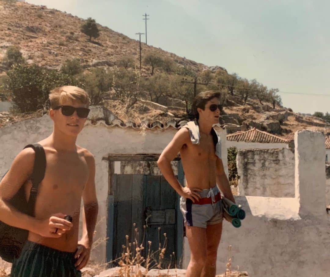 マイケル・ドイルのインスタグラム：「#tbt I’m 15 and on Mykonos. My mom knew where to take her son. My brother was just baffled.」