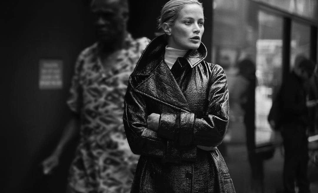 ピーター・リンドバーグさんのインスタグラム写真 - (ピーター・リンドバーグInstagram)「Caroline Murphy, New York, 2016 #fromthevault #LindberghStories #walkingwithlindbergh #vogueitalia #2bmanagement」4月5日 3時39分 - therealpeterlindbergh