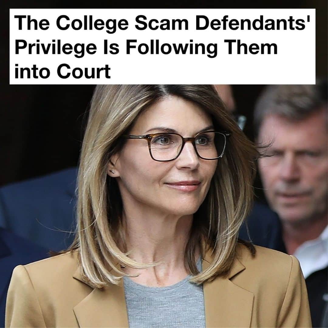 VICEさんのインスタグラム写真 - (VICEInstagram)「"Throw enough money at the case, and the criminal justice system, just like academia, may yet tilt in their favor." ⚖️ The college scam hearings are a new front in America’s class war. 💸 Link in bio. 📸: Pat Greenhouse/The Boston Globe via Getty」4月5日 4時00分 - vice
