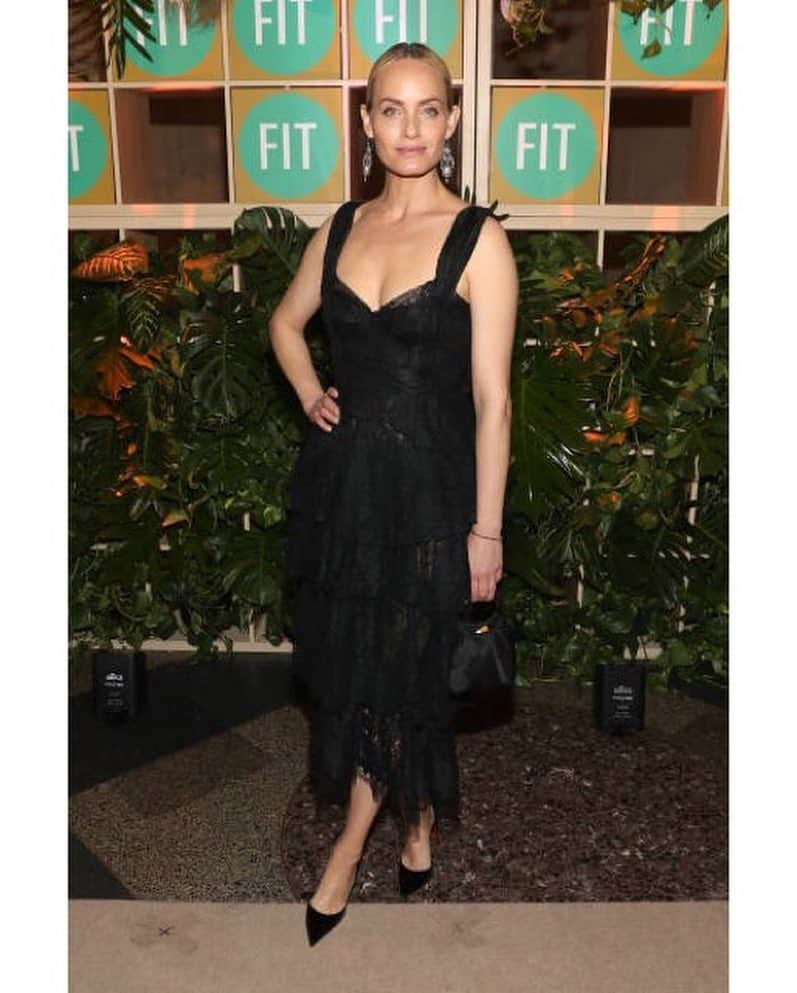 アンバー・ヴァレッタさんのインスタグラム写真 - (アンバー・ヴァレッタInstagram)「It was a true joy to host last night’s  FIT Sustainability Gala! The FIT educators and fashion industry leaders are championing the future by teaching students that a modern fashion industry must be a sustainable and responsible one! Through new technologies, innovation, creativity and unconventional minds the future of fashion looks bright and sustainable for all! Thank you to @fitfoundation for asking me to be a part of this inspiring few days and @fitnyc for your investment in our future! My sustainable look was achieved by a wonderful team @karlawelchstylist vintage lace dress made by @brockcollection borrowed heels from @louboutinworld borrowed clutch from @therow vintage jewels by @beladorajewelry glam goodness by @morgane_martini @dresoldier 💚 lastly thank you to my @imgmodels family and especially @ivanmbart for supporting last night!!」4月5日 4時10分 - ambervalletta