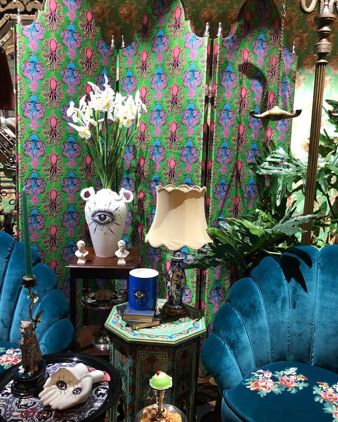 Vogue Italiaさんのインスタグラム写真 - (Vogue ItaliaInstagram)「Waiting for #MDW... The opening of the @gucci #GucciDécor Temporary Store in Milan. 🌸 Watch more in Stories.」4月5日 4時17分 - vogueitalia
