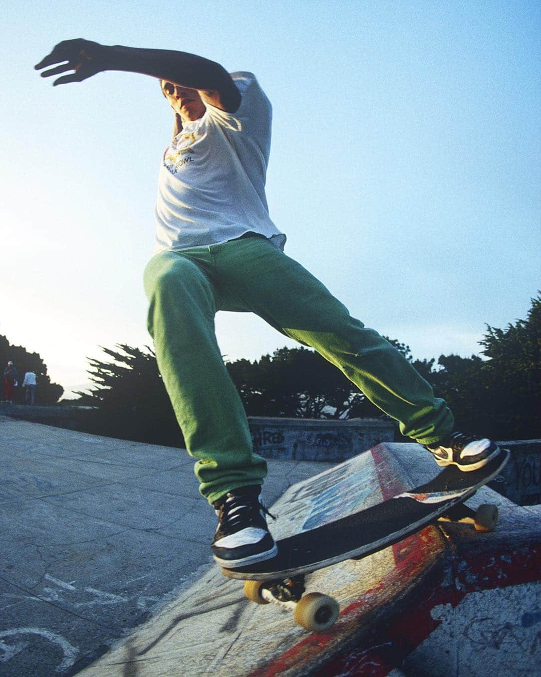 Jordanのインスタグラム：「Still ill. For decades, skaters have embraced the defiant spirit of the #AirJordan I.」