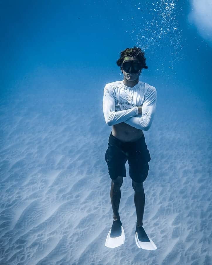 And Youさんのインスタグラム写真 - (And YouInstagram)「When they say it's time to get out of the water, but you don't wanna 💦. #saltnomads #underwaterphotography #underwaterphotographer #unrealhawaii #oahulife」4月5日 4時23分 - dolphinsandyou