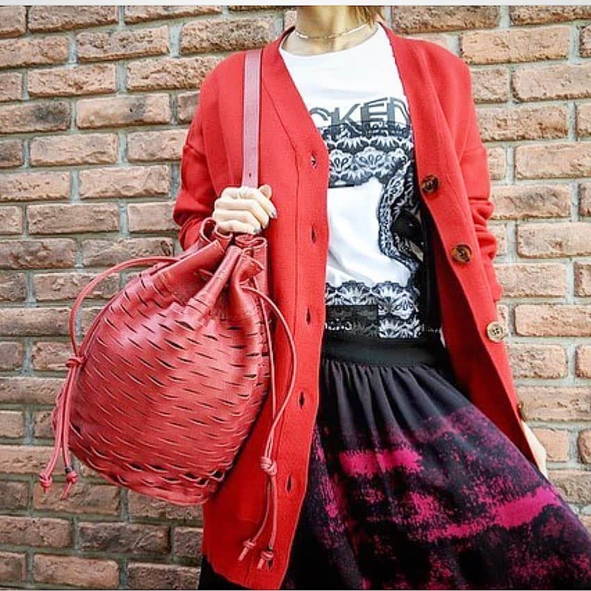 エンリーベグリンのインスタグラム：「Bag and backpack 🎒 new spring/summer collection  #henrybeguelin#vegtannedleather#handmade#backpack#bag#red#color#cool#casual#style#」