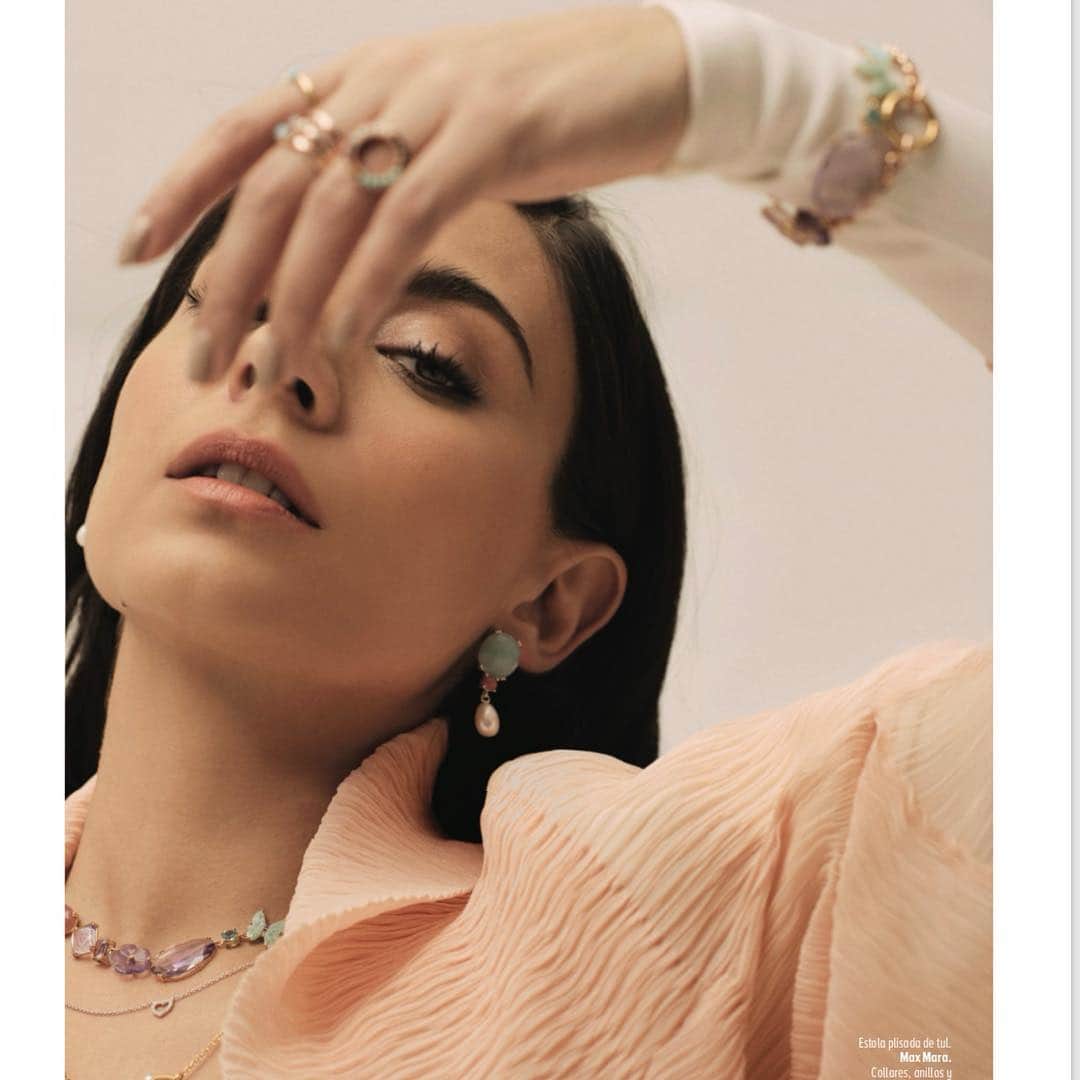 Ana Brenda Contrerasのインスタグラム：「Back to basics.  @tousmexico」