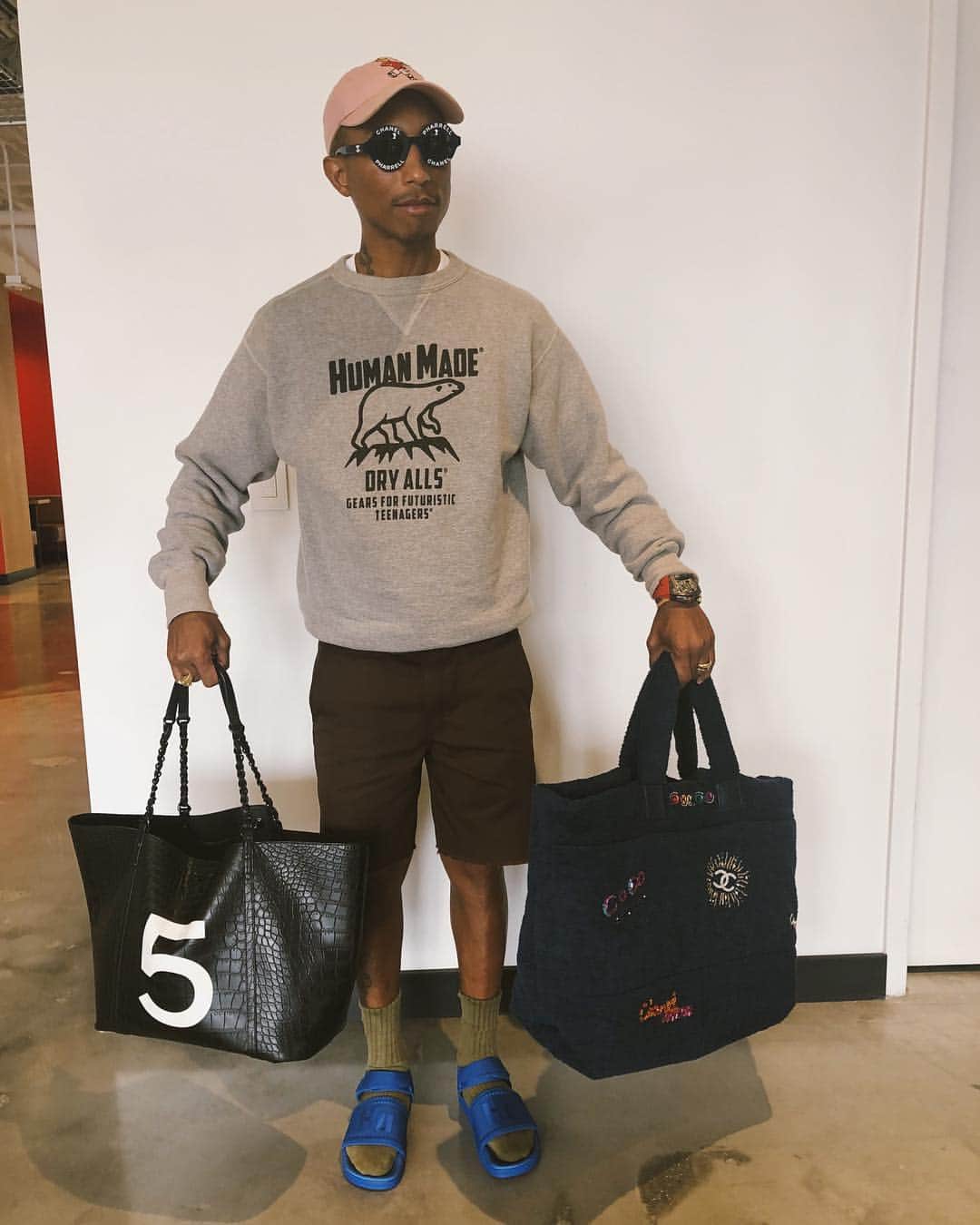 ファレル・ウィリアムスさんのインスタグラム写真 - (ファレル・ウィリアムスInstagram)「baggage」4月5日 4時44分 - pharrell