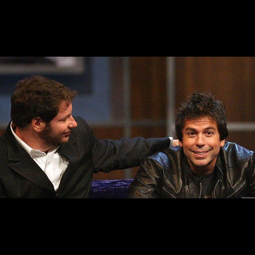 ジェフリー・ロスさんのインスタグラム写真 - (ジェフリー・ロスInstagram)「“Long Live Greg Giraldo” podcast episode is up. 💪🏽 Of course Comedy Central Roast fans all remember the hilariously ruthless Greg Giraldo who skewered Flava Flav, David Hasselhoff, Pam Anderson, Larry The Cable Guy and others.  Greg passed away nine years ago and there’s a new biography “Greg Giraldo: A Comedian’s Story” coming out so I had the co-author Matt Balaker over to the podcast bunker to tell us all about it.  Also joining us is Greg Giraldo’s dear pal and roast writing partner Jesse Joyce.  It was fun and cathartic to reminisce about Greg and hear some of his classic stand-up and roast jokes again.  Link in bio. 🎧 #GregGiraldo #thickskinwithjeffross @comedycentral」4月5日 4時57分 - therealjeffreyross