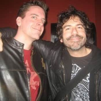 ジェフリー・ロスさんのインスタグラム写真 - (ジェフリー・ロスInstagram)「“Long Live Greg Giraldo” podcast episode is up. 💪🏽 Of course Comedy Central Roast fans all remember the hilariously ruthless Greg Giraldo who skewered Flava Flav, David Hasselhoff, Pam Anderson, Larry The Cable Guy and others.  Greg passed away nine years ago and there’s a new biography “Greg Giraldo: A Comedian’s Story” coming out so I had the co-author Matt Balaker over to the podcast bunker to tell us all about it.  Also joining us is Greg Giraldo’s dear pal and roast writing partner Jesse Joyce.  It was fun and cathartic to reminisce about Greg and hear some of his classic stand-up and roast jokes again.  Link in bio. 🎧 #GregGiraldo #thickskinwithjeffross @comedycentral」4月5日 4時57分 - therealjeffreyross