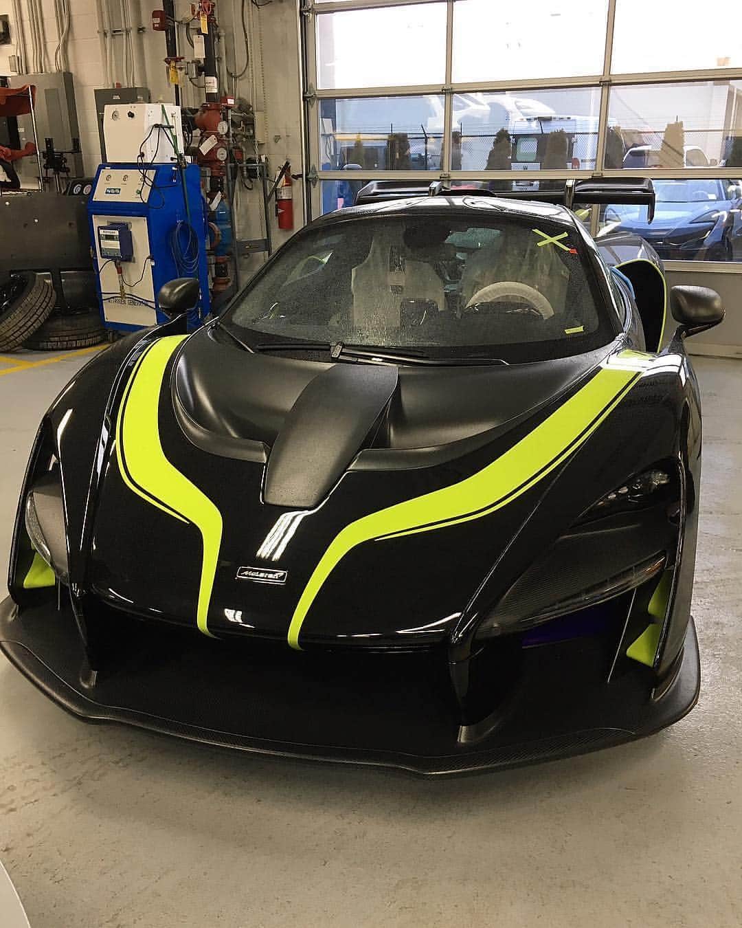 CarsWithoutLimitsさんのインスタグラム写真 - (CarsWithoutLimitsInstagram)「Thoughts about @obprestigeauto’s McLaren Senna #carswithoutlimits #toronto #senna」4月5日 4時53分 - carswithoutlimits