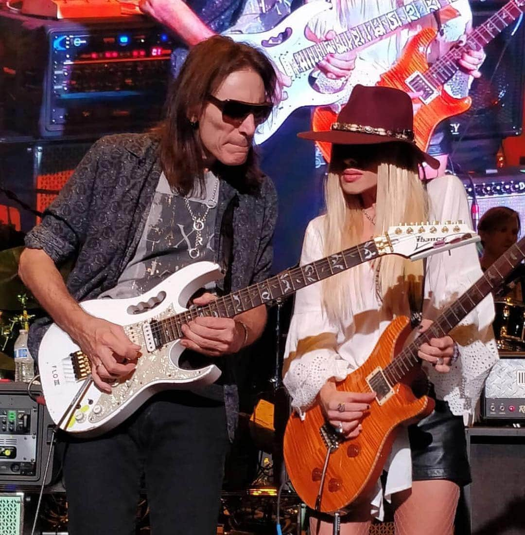 オリアンティさんのインスタグラム写真 - (オリアンティInstagram)「#tbt jams with awesome @stevevaihimself @prsguitars #losangeles」4月5日 5時23分 - iamorianthi