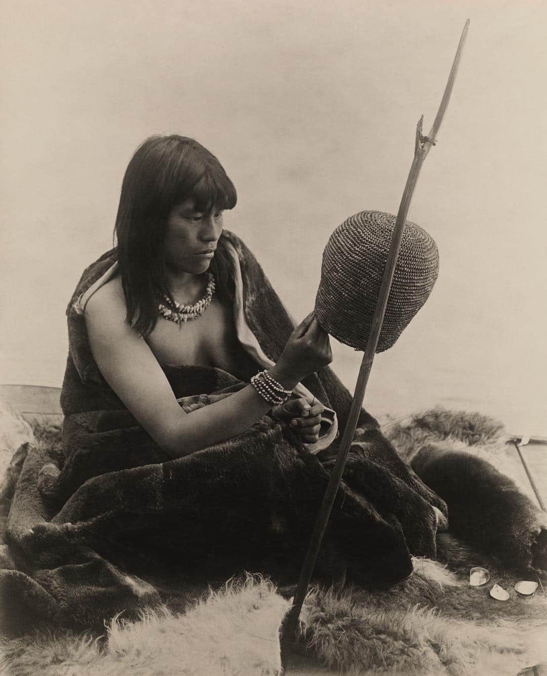 National Geographic Creativeさんのインスタグラム写真 - (National Geographic CreativeInstagram)「Photo by Harriet Chalmers Adams | An Ona woman of the Fuegian Indian tribe in Chile weaves a basket. This image was originally published in the September 1922 magazine. #ThrowBackThursday #Chile」4月5日 5時32分 - natgeointhefield