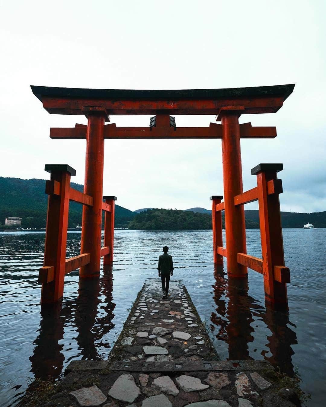 デルタ航空さんのインスタグラム写真 - (デルタ航空Instagram)「While visiting Japan, you'll want to make time to check out the shores of Lake Ashi. Visit when the tide is in and you'll quickly see where this structure gets its nickname, "The Floating Gate." ⠀⠀⠀⠀⠀⠀⠀⠀⠀ Fly to #HND directly from #LAX or #MSP for the perfect backdrop to a peaceful afternoon. ⠀⠀⠀⠀⠀⠀⠀⠀⠀ Photo: @mervynckw」4月5日 5時30分 - delta