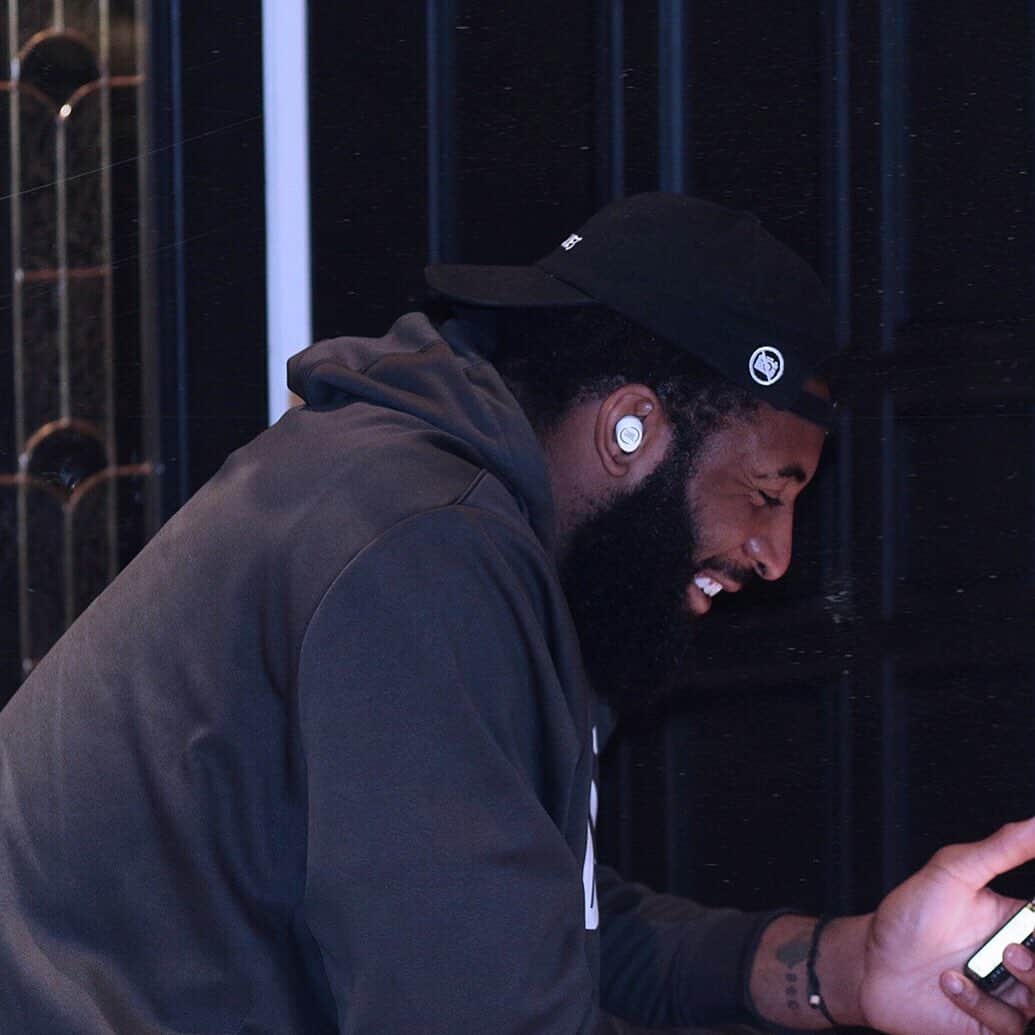 アンドレ・ドラモンドのインスタグラム：「For the best teammates in the league, I had to hook them up with the @JBLaudio Free X headphones. We’re locked in. 🔒🎧 #TeamJBL #AD」