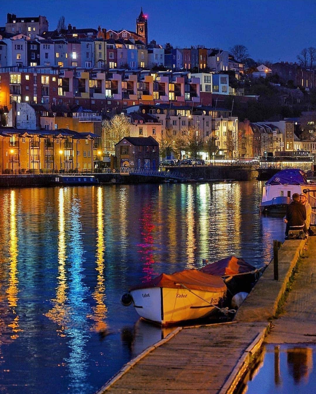 のインスタグラム：「Enjoy this nighttime shot from Bristol Harbour (UK) by @craigderrick40 📸 at @igersbristol #igersBristol #igersUK #igers」