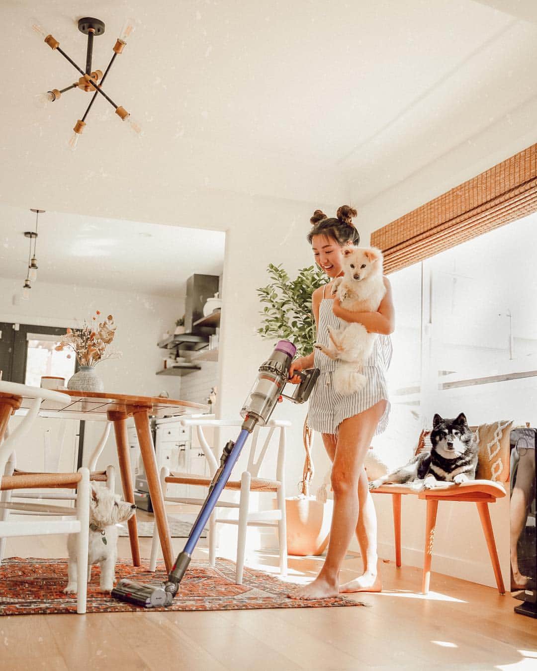 W E Y L I Eのインスタグラム：「#ad Happy Thursday! We get so many messages asking us how we keep our house clean with so many fur babies. The answer is…WE CLEAN. We dedicate at least an hour every morning to tidying up the house, because let’s be real…we just don’t want to do dishes after dinner. We have fur flying all over the place 95% of the time, but it’s super quick and easy to clean with the @dyson #DysonV11 cordless vacuum. This makes cleaning so much fun! It’s so satisfying to watch our rugs go from a dusty brown to white again and all the little fur balls disappear into the vacuum. We’ve been Dyson fans for 2+ years now so Wah and I freaked out when they wanted to work with us. If you haven’t seen the video yet, it’s up on WahlieTV! #dysoncordfree」