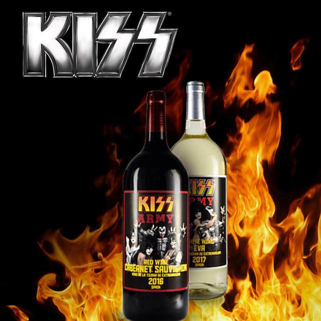 KISSさんのインスタグラム写真 - (KISSInstagram)「#KISSArmyWine shatters all expectations 💪🍷Choose either the bold, smooth red or fresh and floral white, both grown and bottled in the western region of Spain.  Order yours today 👉 kissonline.passionspirits.com/kissonline.html」4月5日 6時03分 - kissonline