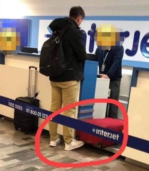 9GAGさんのインスタグラム写真 - (9GAGInstagram)「This guy's hacked the system.⠀ -⠀ #airport #luggage #9gag」4月5日 6時04分 - 9gag