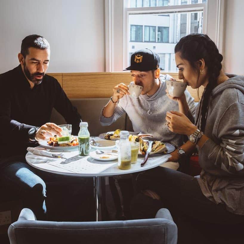 ロベール・ピレスのインスタグラム：「I had a great brunch with My friends  @39stepscoffeehaus in Knightsbridge ☕️」