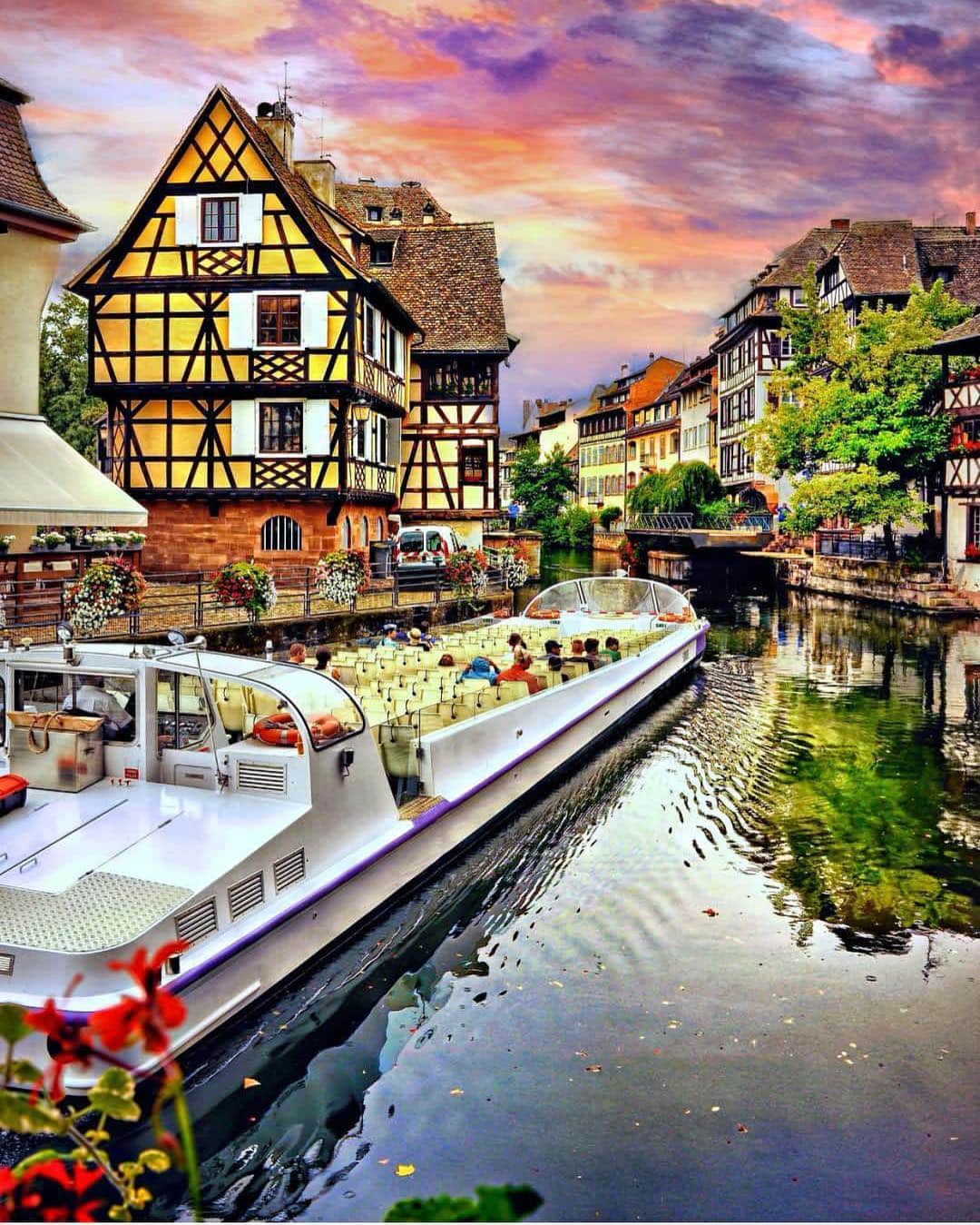 Wonderful Placesさんのインスタグラム写真 - (Wonderful PlacesInstagram)「Strasbourg - France ✨💜💜💜✨ . Picture by ✨✨@tatsolbe✨✨ #wonderful_places for a feature 💜」4月5日 6時12分 - wonderful_places